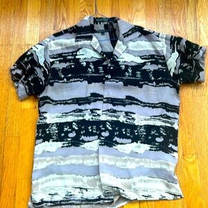 Short sleeve casual button down shirt